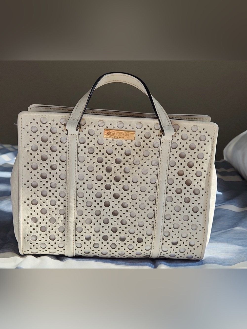 Kate Spade White Leather Tote Bag/purse w
Strap - Picture 2 of 9